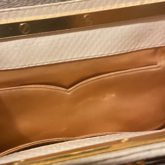 Judith Leiber Vintage Cream Lizard Handbag with cameo/jeweled closure - Picture 7 of 9